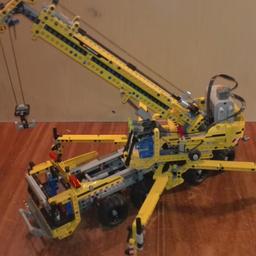 Lego Technik Mobile Gran 2 in 1
Komplett zusammen gebaut mit Elektro Motor. Ohne Verpackung und Bauleitung.