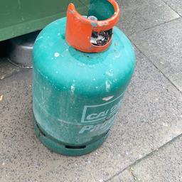 Patio gas bottle not sure how much gas is in it but save yourself £40 hire fee