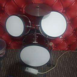 SET OF DRUM WITH SEAT
SMALL FOR MY BOY IS WHY AM SELLING
