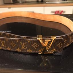 Louis Vuitton Gürtel. Länge 120 cm. Breite 2,5 cm. Originale Verpackung dabei.