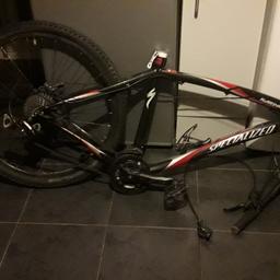 mountainbike 
26"wheels 
ali frame 
needs set off forks and seat 
hydrolic brakes 
wavey disce 
nice project for someone 
all gears works etc 
85 ono