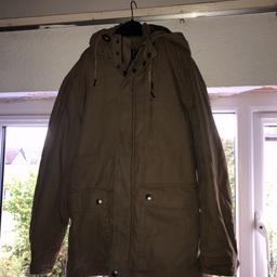 Men’s thick winter coat stone colour very good condition as not been worn much size xl. Would say this would come below the waist