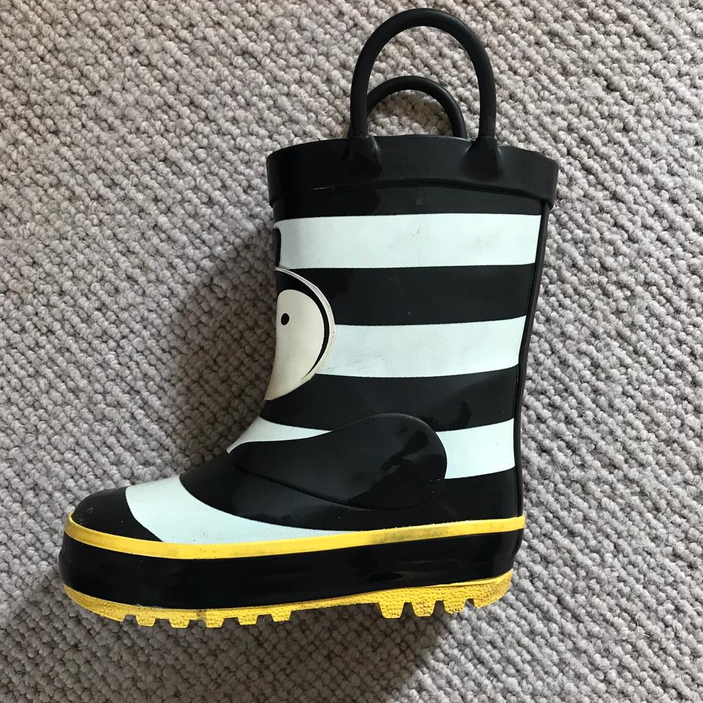 Aldi shop penguin wellies