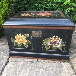 A medium size storage chest done in an antique Paiper Mache and decoupage style with faux ebonised box.

The interior is wonderfully lined with black velvet.

The Chest is finished off with an oriental inspired lock.

Both handles are missing from the sides , does not detract from the beauty of the box.

60cm W x 40 cm D x 42cm H

Collection from Birstall WF17 or delivery within 20 miles for an additional fee

Vintage Retro Shabby Chic Antique French upcycle