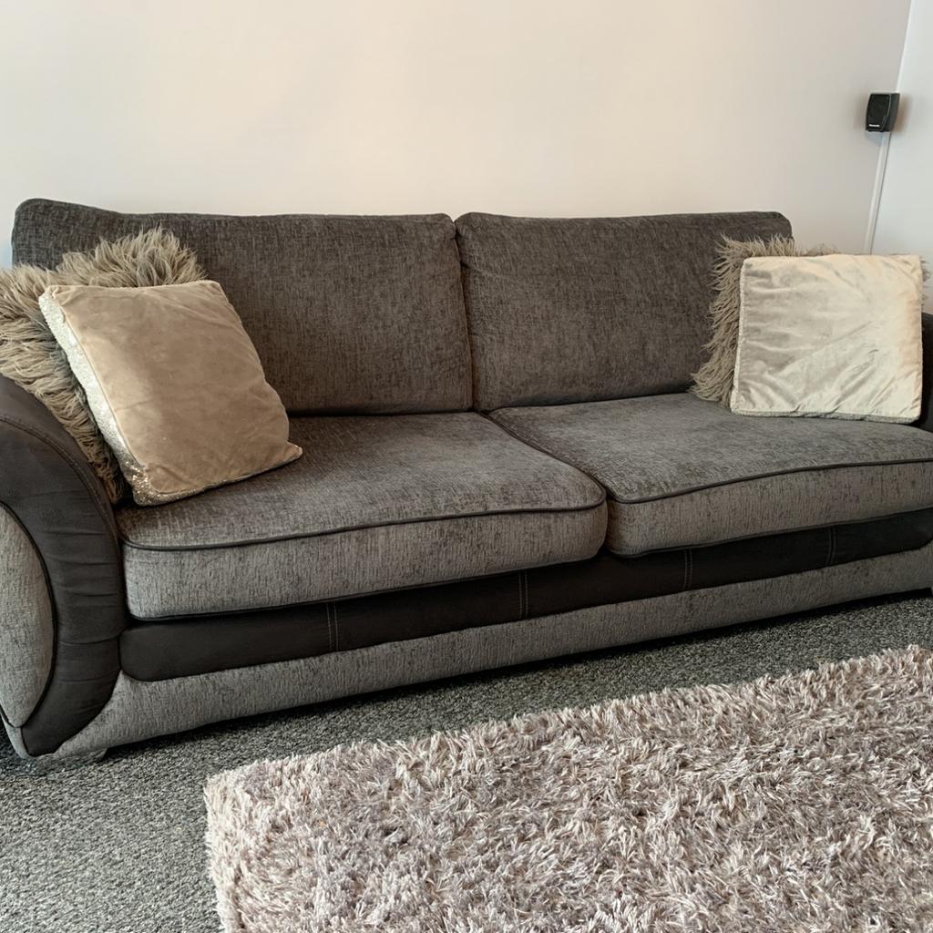DFS fabric 3 seat sofa & large arm chair grey in M22 Manchester für 300