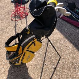 Little set of golf clubs for a child. Will need to be cleaned as the golf bag is a bit dirty as it’s been in the garage