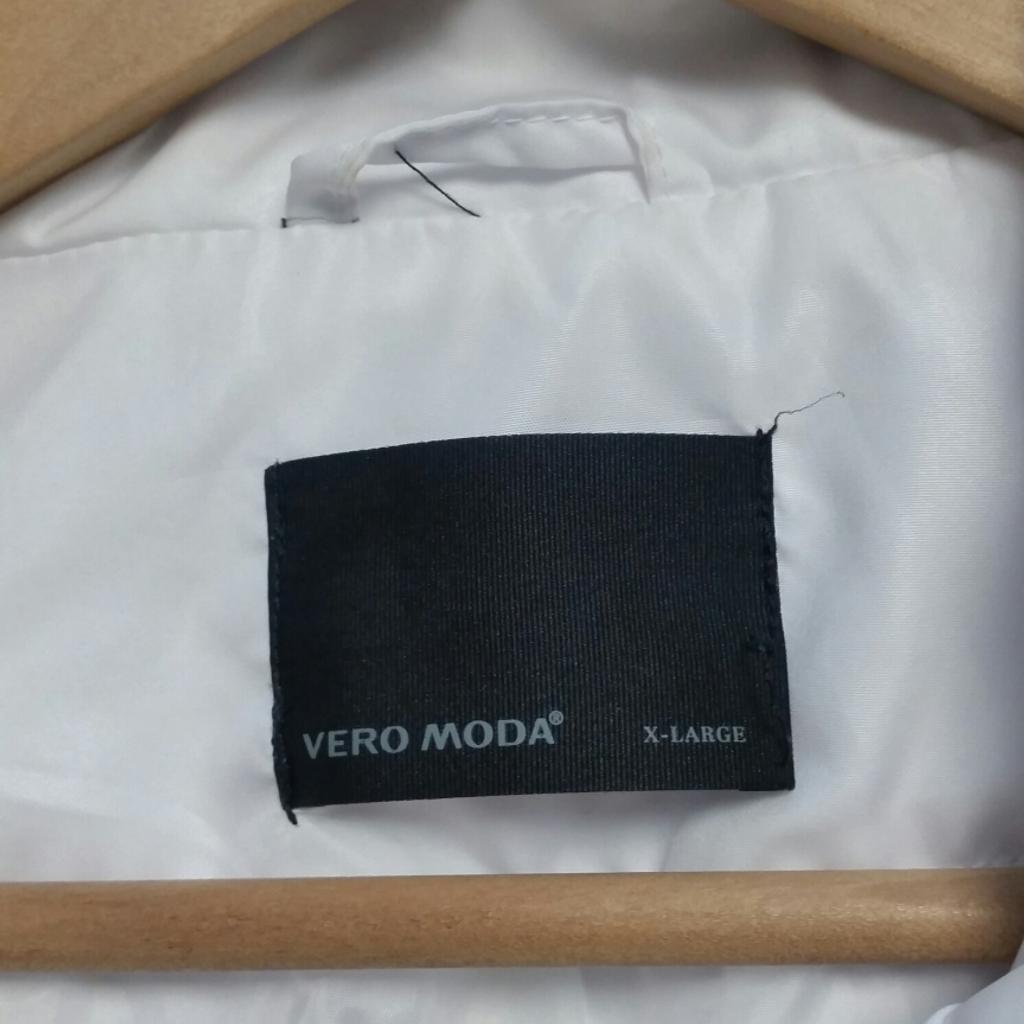 leichte Jacke
von Vero Moda Gr 38/40
Privatverkauf
Verkauf erfolgt unter Ausschluss jeglicher Gewährleistung .