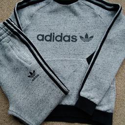 Unisex
Grey Marl with Black Stripes
Joggers 11-12 yrs
Sweatshirt 12-13 yrs
Great Used Condition!