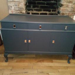 Stunning sideboard with queen anne legs.
Painted in grey chalk paint.
Waxed for protection.
3 drawers and 3 cupboards with shelving inside.
Designer crystal knobs added to complete this glamorous piece.

We can offer delivery please ask for a quote.