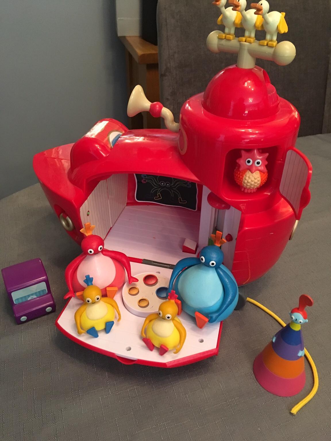 Twirlywoos big red boat hot sale debenhams