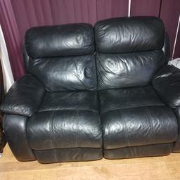 All seats manually recline apart from the middle seat on the 3 seater.
Overall good condition apart from a spring gone on the left seat of the 3 seater and a small amount of loose stitching on the same seat.
Could do with a clean.
Can deliver within a 5 mile radius of Ashford for a small fee 