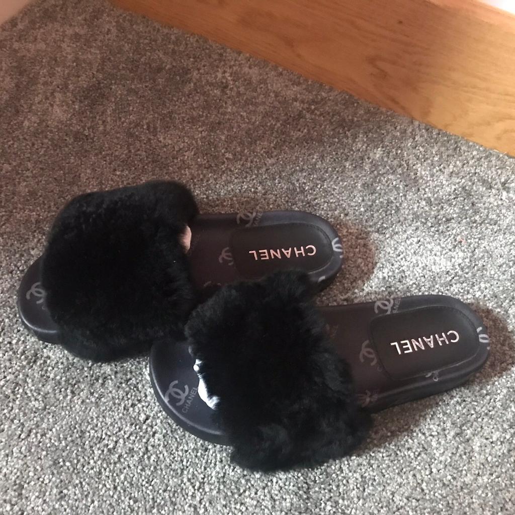 Chanel fluffy sliders hot sale