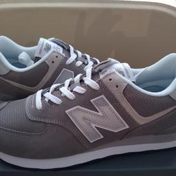 Misses bought me these as a present but they're a bit small on me as I'm usually an 8.5-9 UK size.
100% genuine and only tried on inside, so absolutely brand spanking new.
Bought from New Balance for £59.50
So a bargain at £45
Collection only will not post.