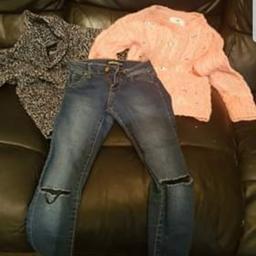 Girls clothes size 8/9 yrs old, 2x wool jumpers, hardly worn, in great condition, 1x pair of ripped knee jeans hardly worn, in great condition,£5 for all 3 items.