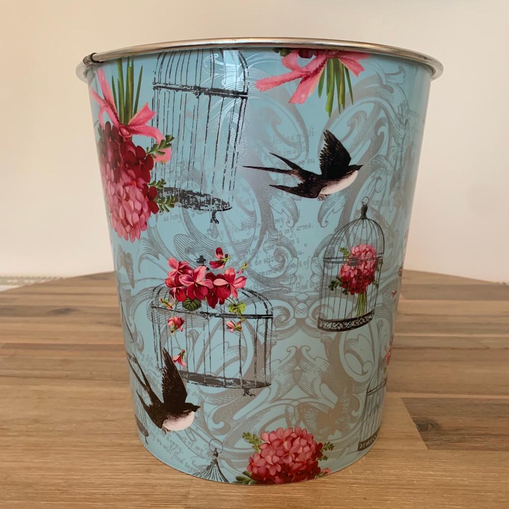 Colourful Waste Bin in W12 London für £ 2,00 zum Verkauf | Shpock AT