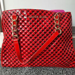 Armani Jeans
Red
Quilted
Patent
Medium
Strap
Designer
Branded

Immaculate condition
Barely used

..Smoke and Pet Free home

You're welcome to have a look before you purchase either in person or via WhatsApp video call x