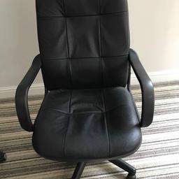 Black leather office swivel chair
Good condition
From clean smoke free home
Collection only from Thorpe Thewles