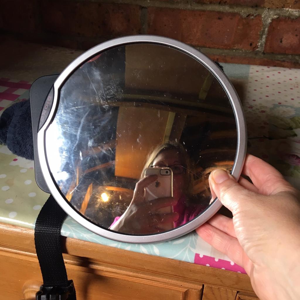 Maxi Cosi 2 way Pearl & 2 way iso Fix base in BR4 London for £30.00 for ...