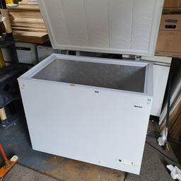chest freezer, dont know how old it is as it came with the house weve just moved into. it works, it keeps things really cold, turns water to ice, don't want it, it's in the way.

H 90CM
W 105CM
D 70CM