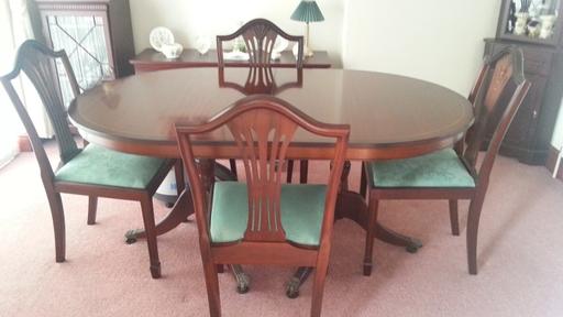 Buy & Sell Hammersmith Amber Valley - Photos for Table and four chairs