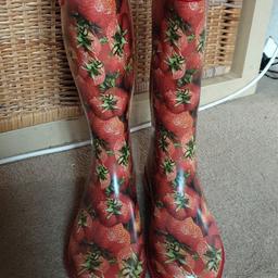 Brand new wellies with strawberry design . Never worn.
Grab a bargain
readvertised due to time waster