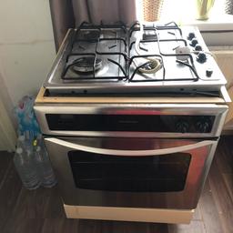 Fits 600mm unit (unit also available with oven)

Electric oven (stoves new home EL 616)
Gas hob (stoves new home GH 617)
