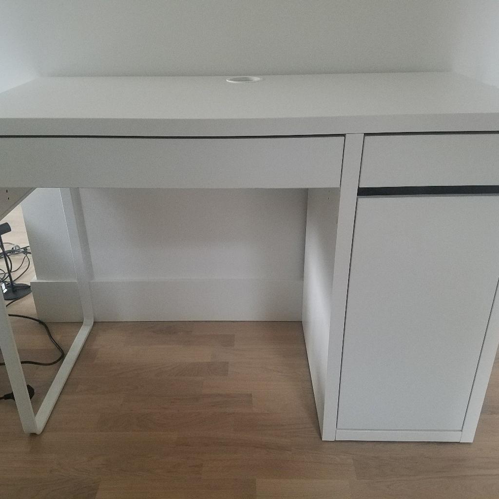 IKEA micke desk with cupboard white in EC2A Hackney für £ 40,00 zum