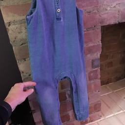 Unisex soft dungarees
Only worn a handful of times only selling as to small
Size 18-24m
Poppers for nappy change access

Collection NN2 from pet and smoke free home