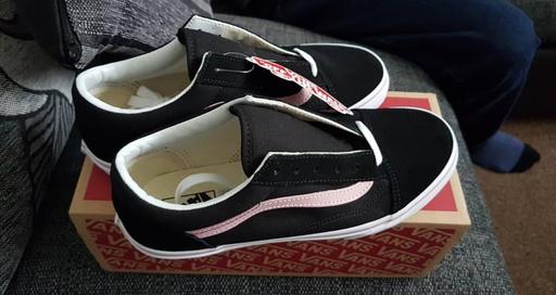 Buy & Sell Chesterfield Chesterfield - Photos for black and pink