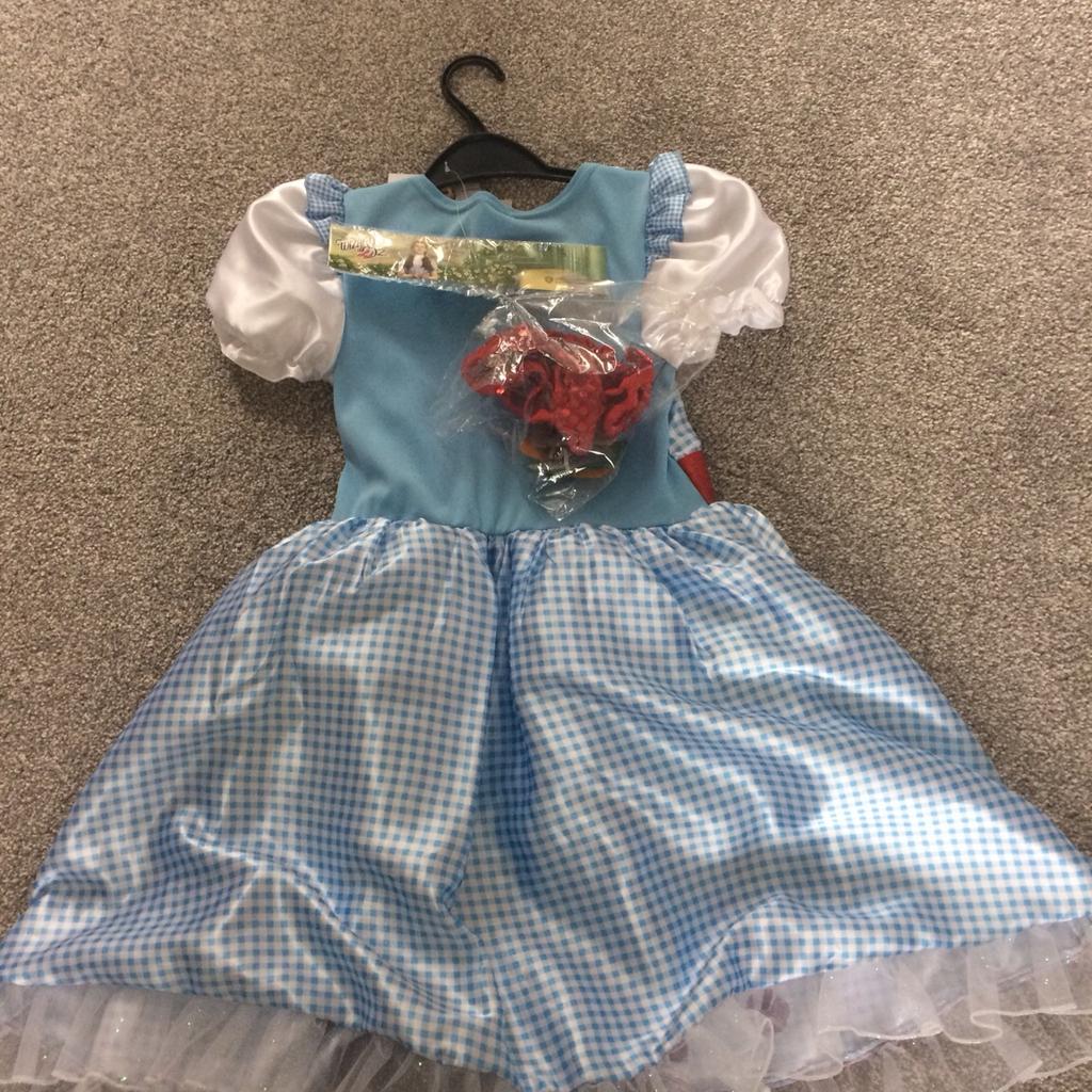 New dress up costume from Sainsbury’s
Age 9 - 10
With shoe covers and finger puppets
Collect from North Watford