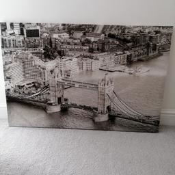 Beautiful canvas print of London Bridge in excellent condition from a non smoking home. Size is approx 35ins X 24ins . Buyer to collect only please.