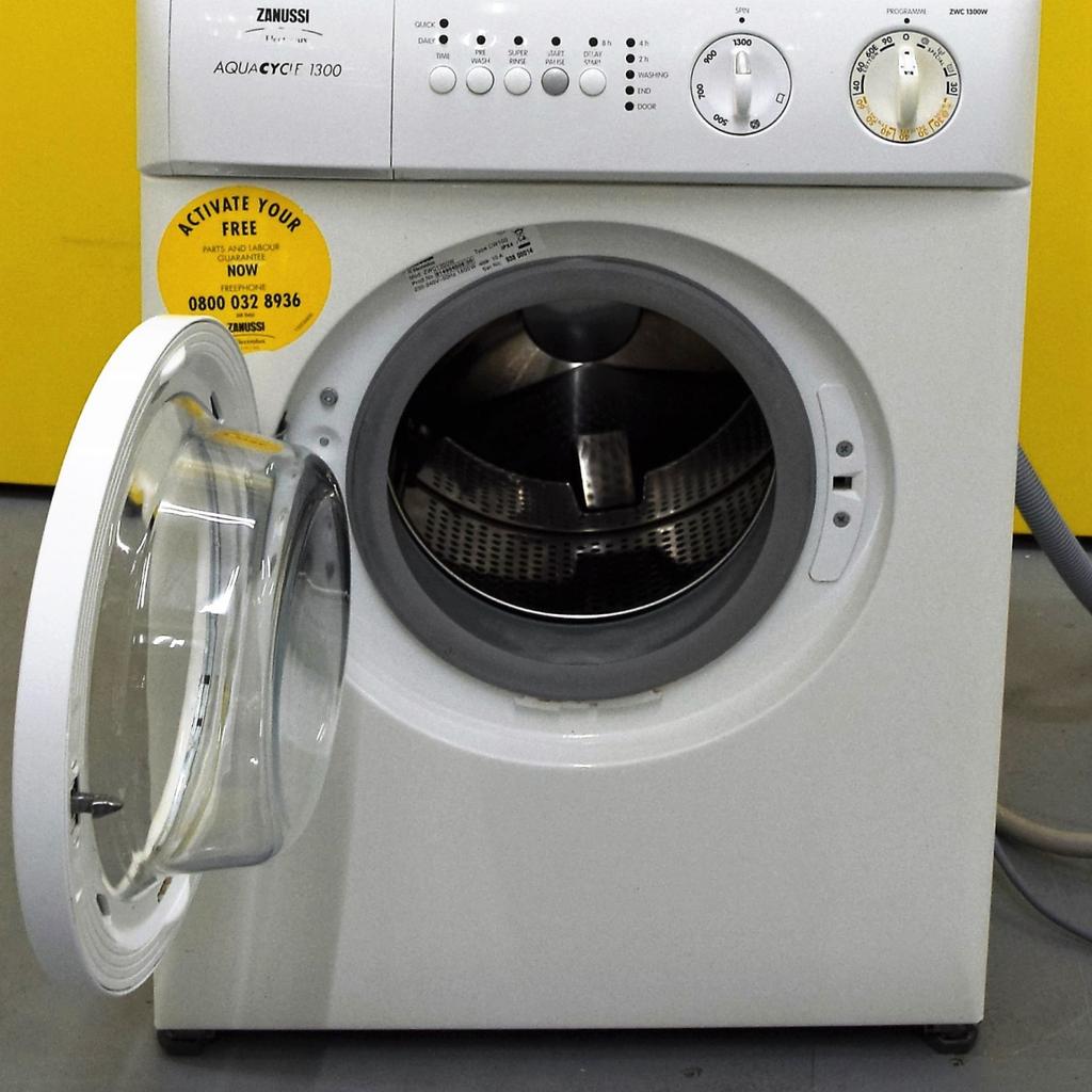 Zanussi Aquacycle 3kg Mini Washing Machine in TW8 London for £79.99 for