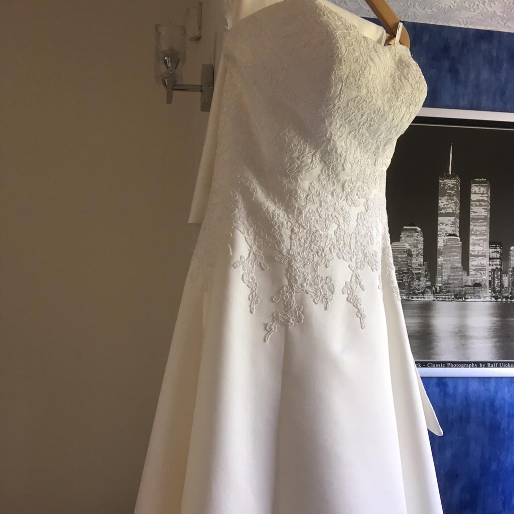 Size 10-12 Ivory wedding dress, although will fit 14-16 due to corset lace back detail.
Fantastic bodice design. (Photos don’t do this justice.)
Train removed to make a matching shawl, very elegant uncomplicated wedding dress.
Underskirt included.