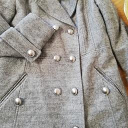 Almost new winter coat size 14 
Worn twice from Debenham
 original price 80£
Very warm and heavy
