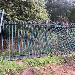 Would cost around £2500 + to buy
These are solid bow top railings
10 panels
Galvanised
25m bars
2m high x2.5 wide
Buyer collects
£550 Ono
07774772922