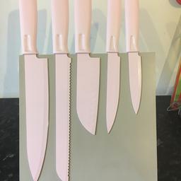 These knives have never been used, only been on display on the kitchen worktop. Only selling as changing the colour scheme.