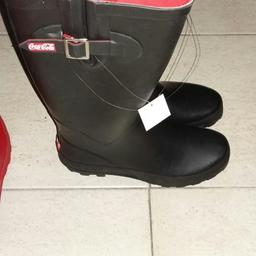 Vendo stivali in gomma impermeabili taglia 37 colore nero disponibili.Nuovi.
Prezzo basso 10 euro.