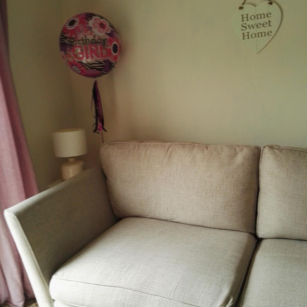 Four seater sofa from Oakland furniture land in SS8 Point für £ 130,00