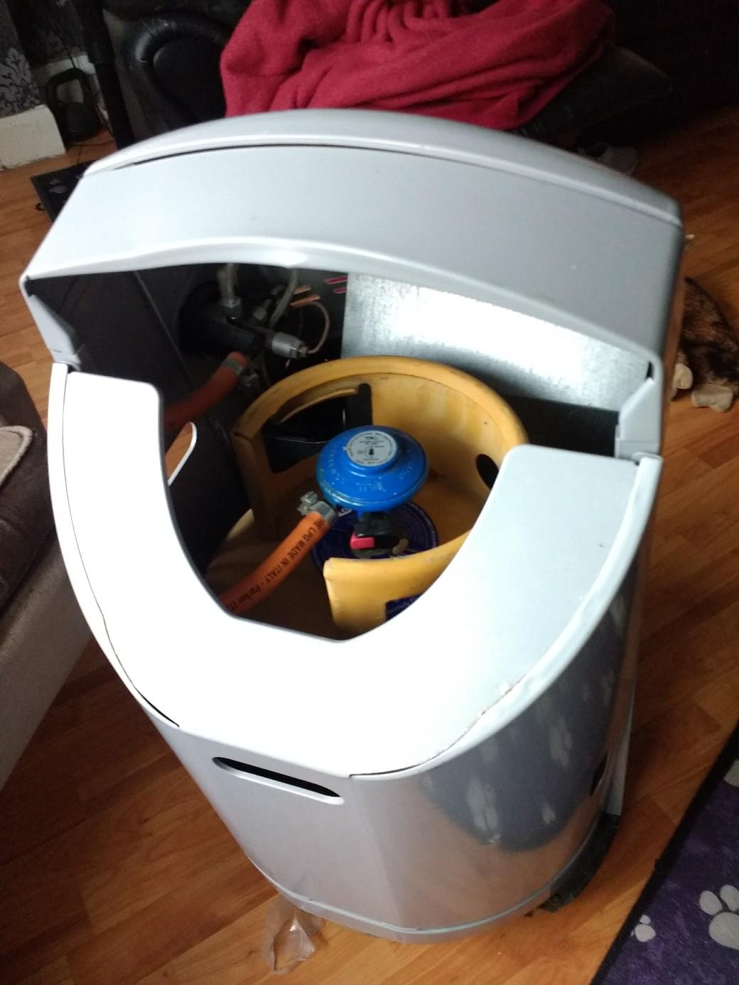 calor gas heater with empty bottle. in DY4 Sandwell für 40,00 £ zum