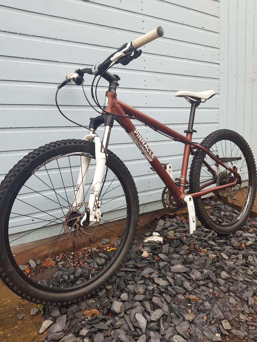 Pinnacle jarrah best sale mountain bike