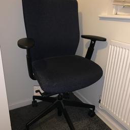 Very sturdy computer chair, high end quality. No damage.