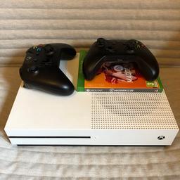 Xbox one S (500g) In very good condition,

Comes with:

- 2 black Xbox one wireless controllers
- Brand new Madden 20 that has only been played once

Collection or local delivery only!
