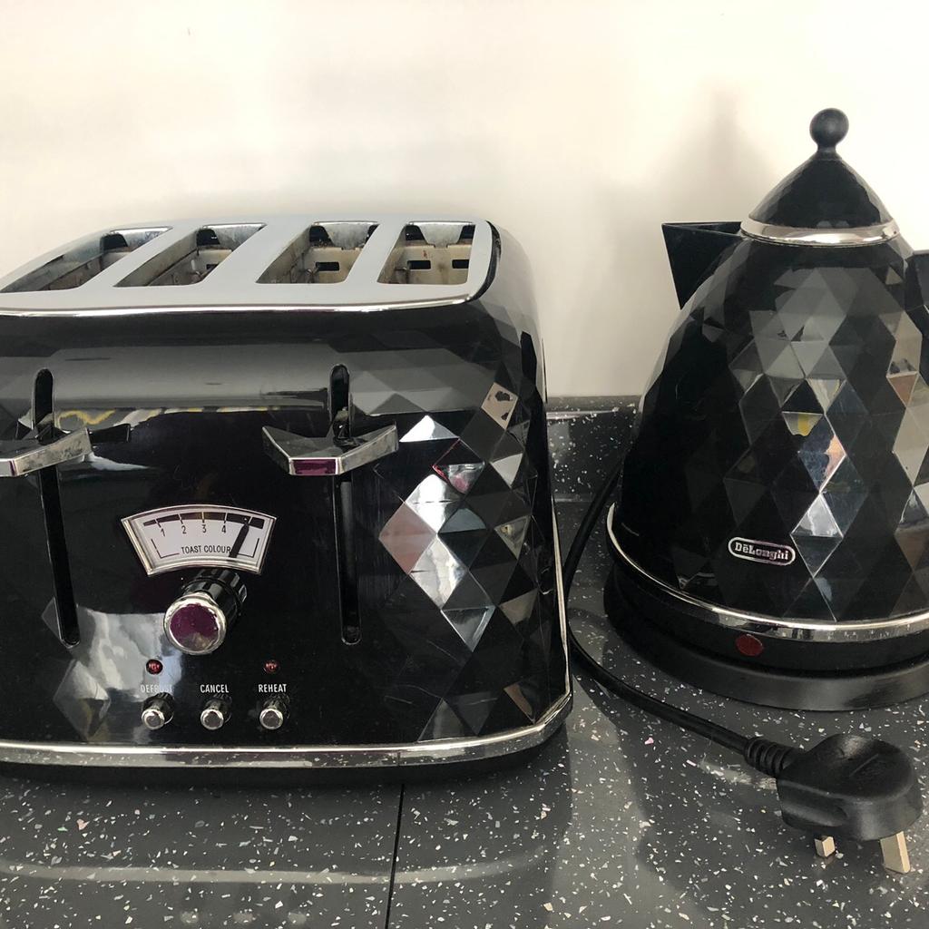 Delonghi black kettle and toaster in Ashfield for £25.00 for sale Shpock