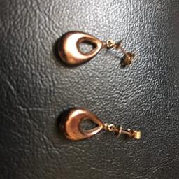 Ladies 9ct gold earrings