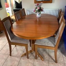 Dining table & 6 chairs, the table extends, Excellent condition, Only selling due to moving house and it’s to big to fit in the cottage 😢