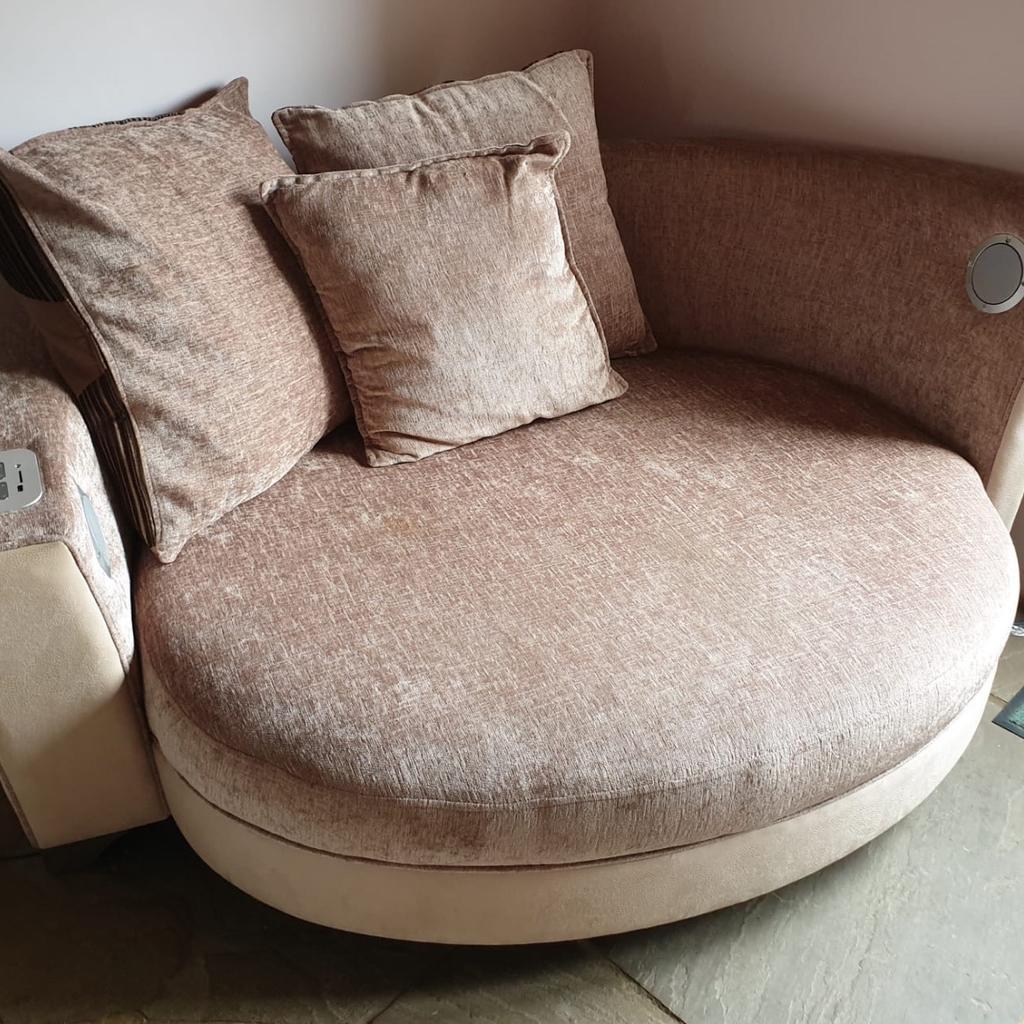 Dfs cuddle discount chair with speakers