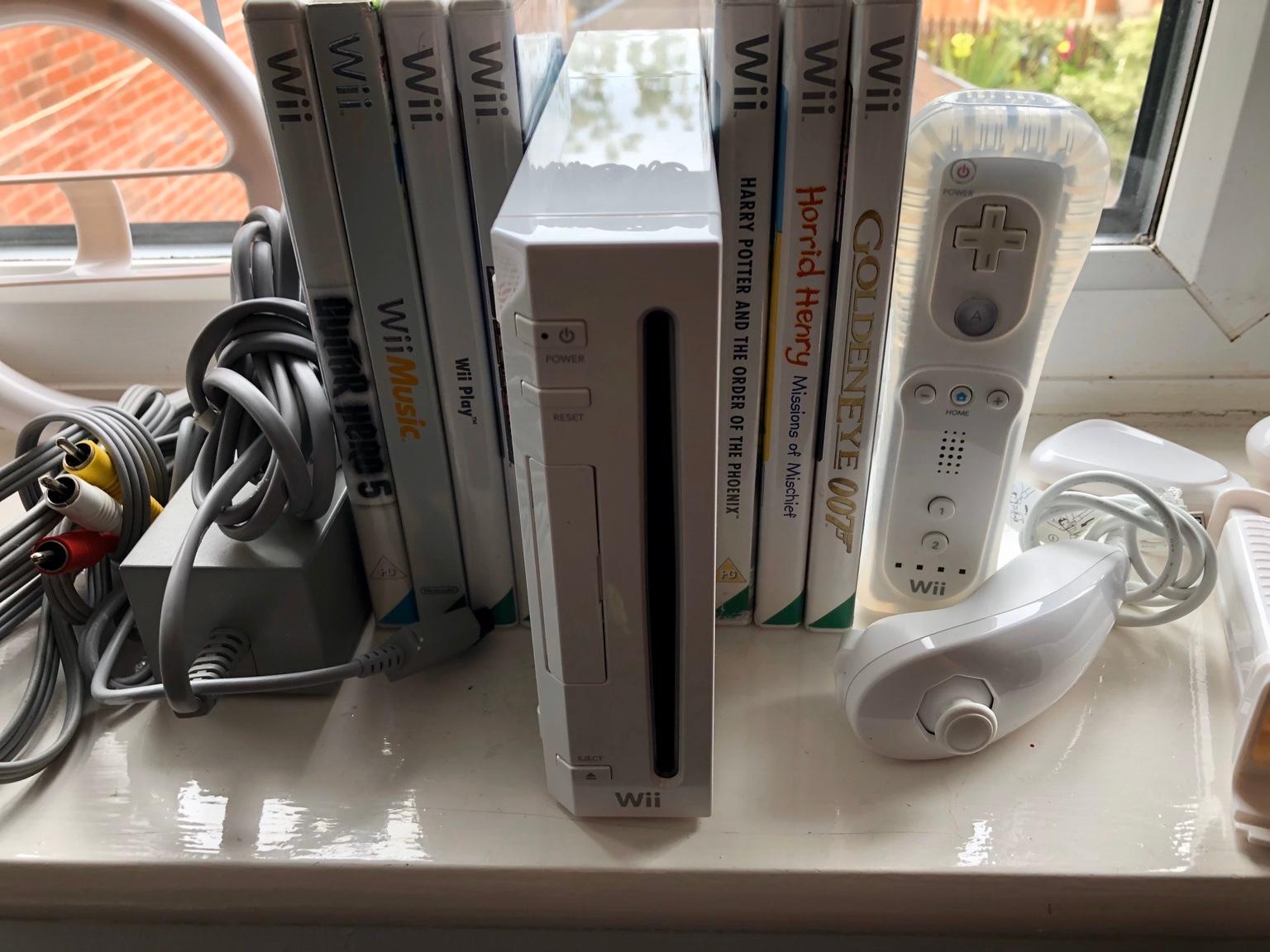 NINTENDO WII CONSOLE AND ACCESSORIES in CW7 Meadowbank für £ 30,00 zum