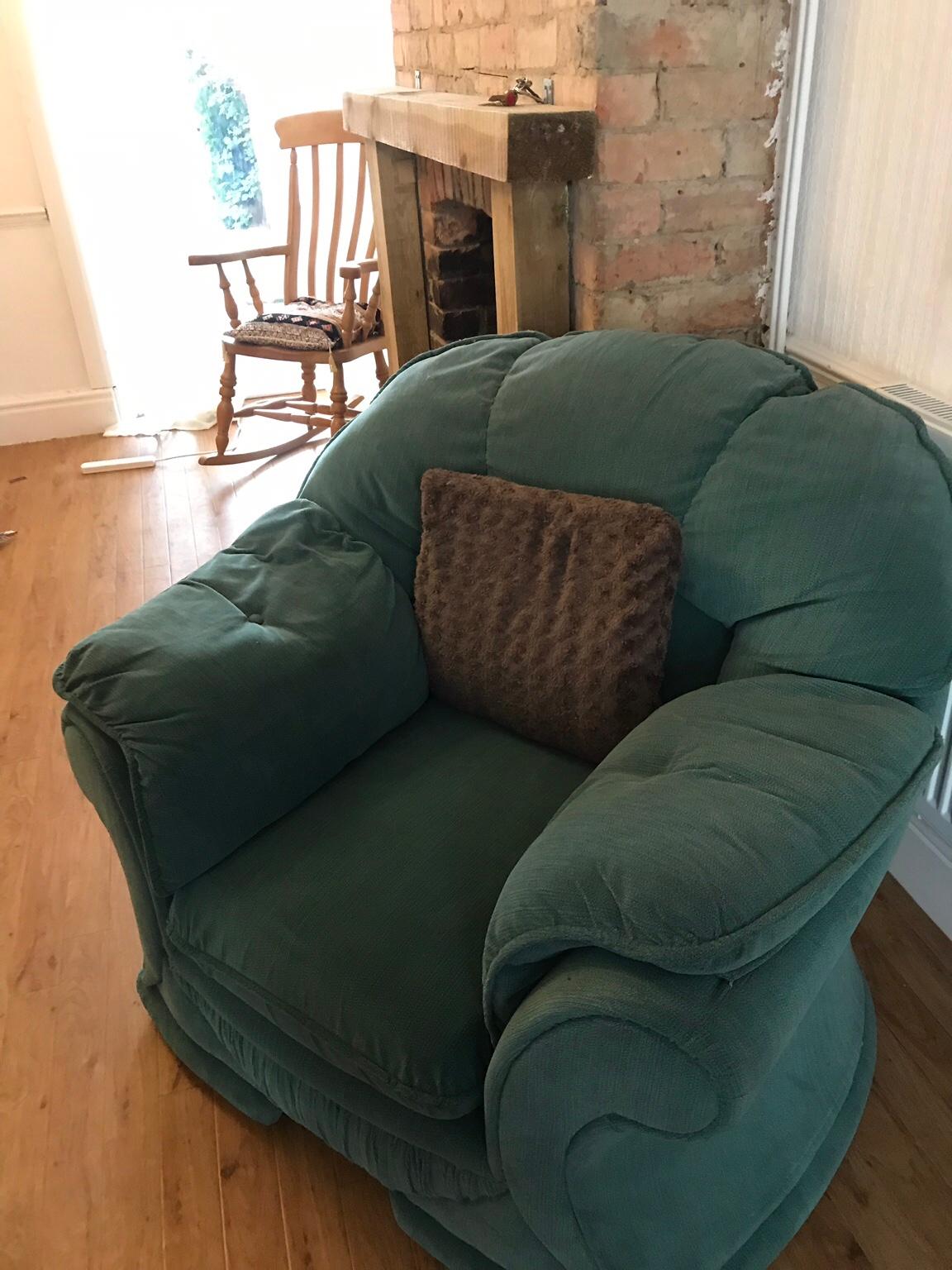 sofa and chair in NN16 Kettering für gratis zum Verkauf Shpock DE