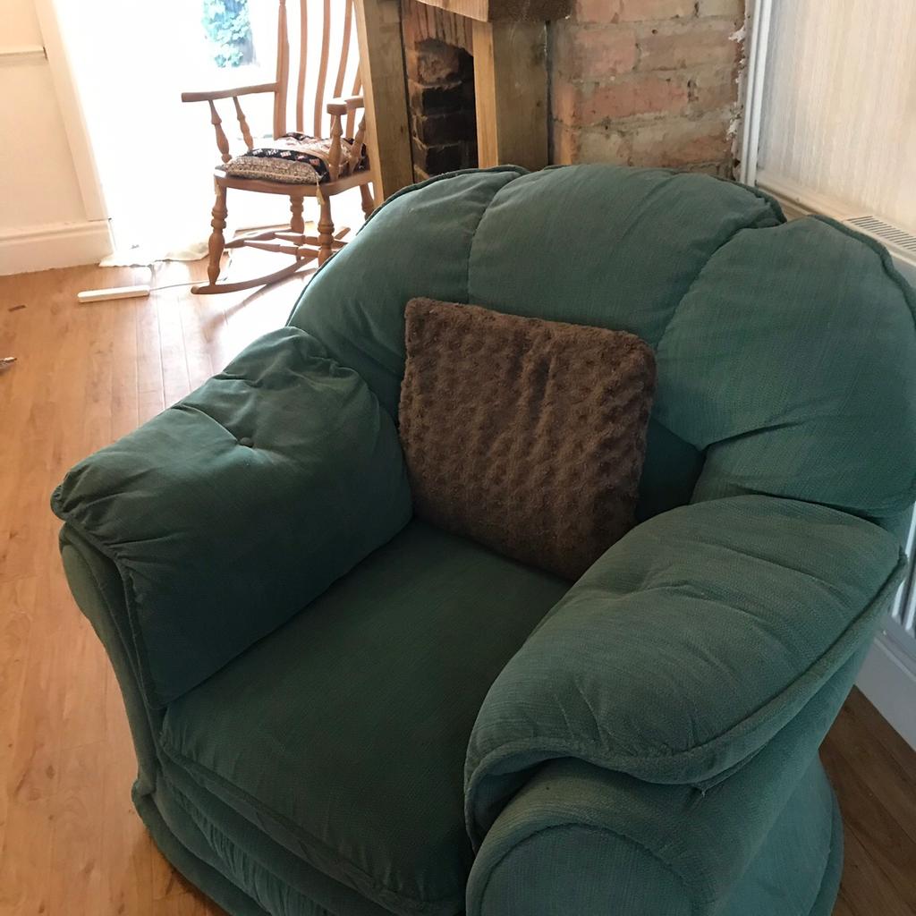 sofa and chair in NN16 Kettering für gratis zum Verkauf Shpock DE