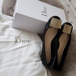size 38.9 which is 5.5 uk but im 6 and fits me .pick up or additional post fee thank you